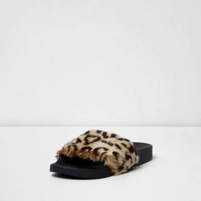 Brown leopard print faux fur sliders